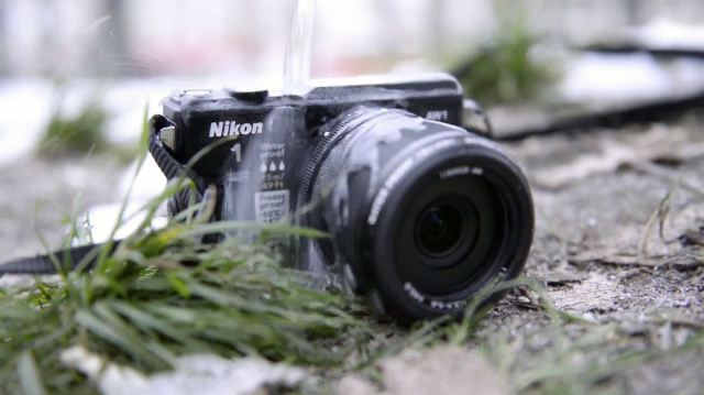 специальный приз среди лучших камер которые устойчивы к проникновению воды Nikon 1 AW1