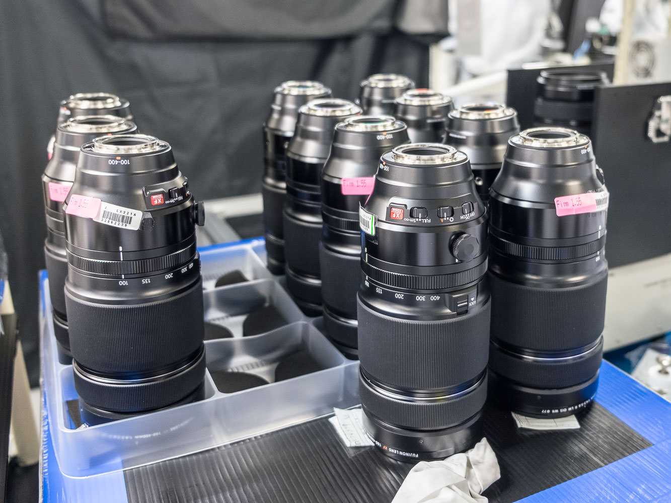 Новый 100-400mm от Fujifilm. Фото сборки на заводе Fujifilm в Сендай, на севере Японии.