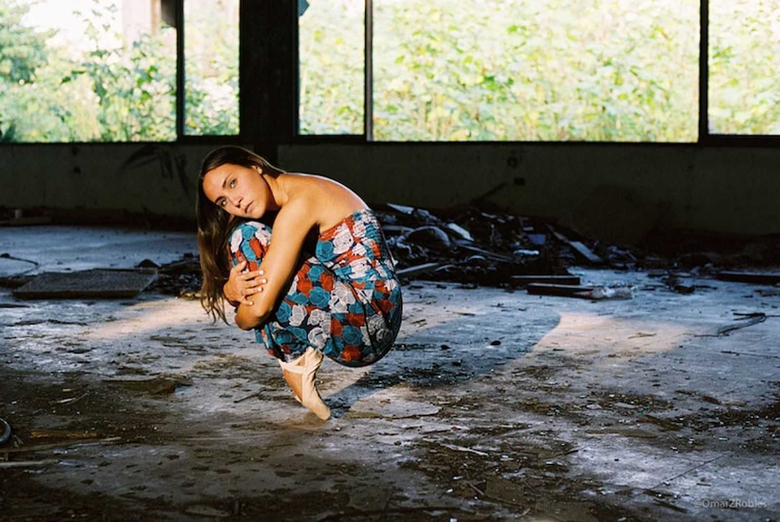 Слушать душераздирающие. Omar Robles фотографии. Танцующая пуэрториканка. Танцы на слезах.