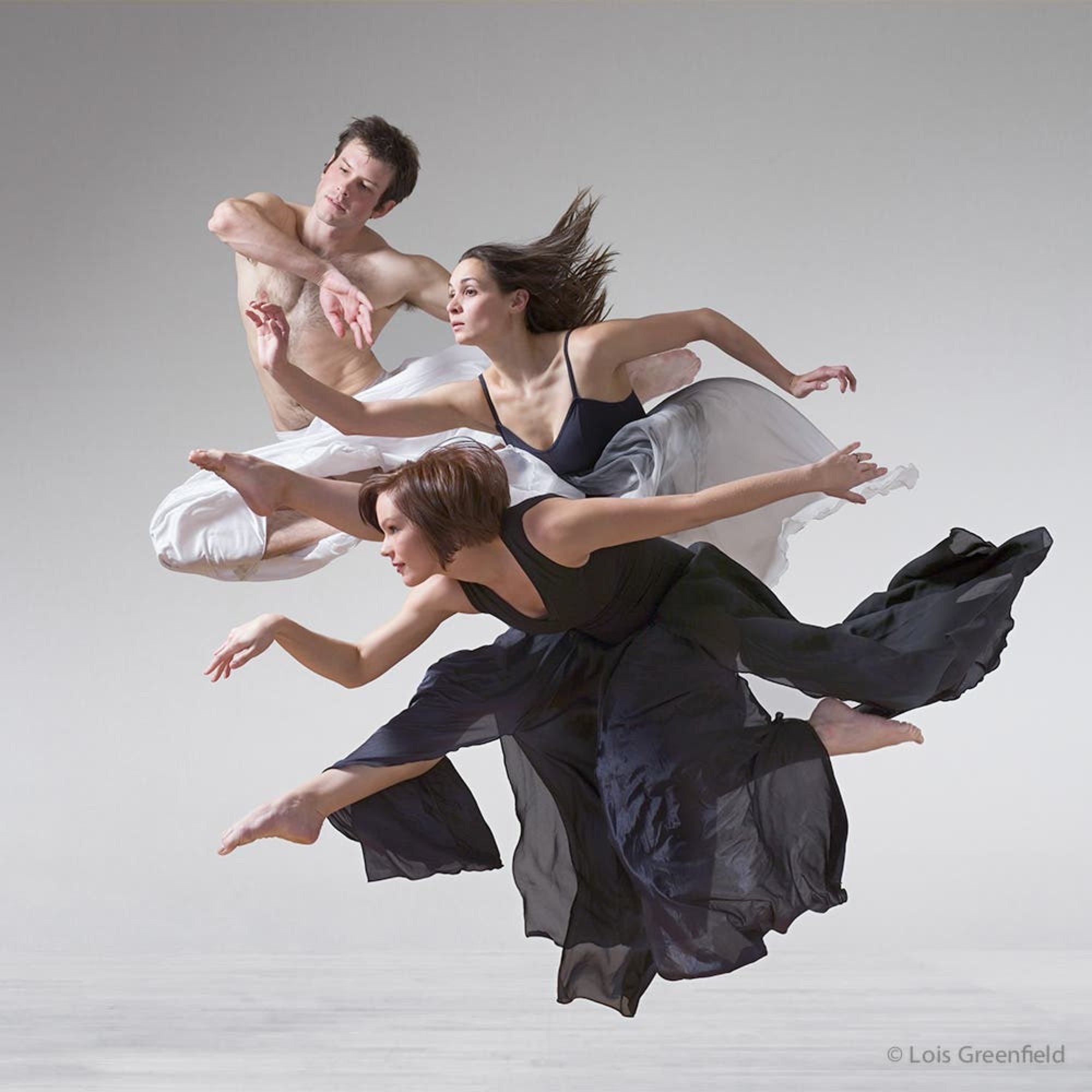 Песня летающего танца. Лоис Гринфилд фотограф. Луис Гринфилд балет. Lois Greenfield moving still. Современные танцы.