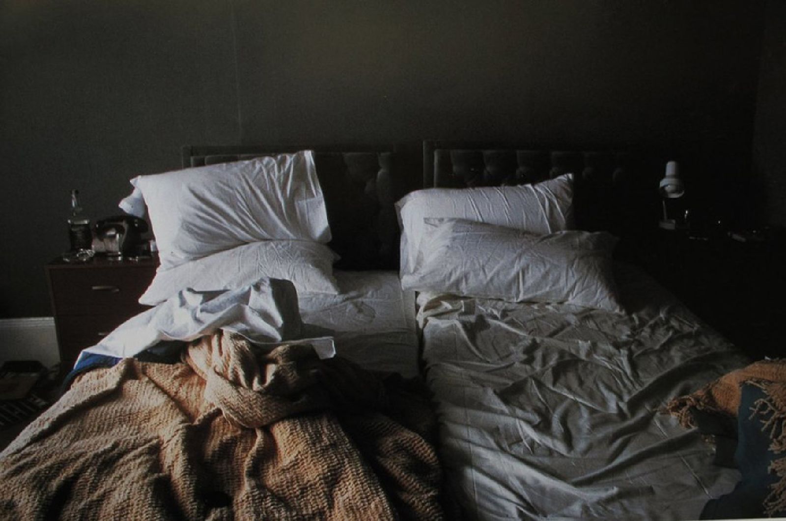 Сон эстетика. Нан Голдин. Смятая кровать. Кровать ночью. Кровать после ночи.