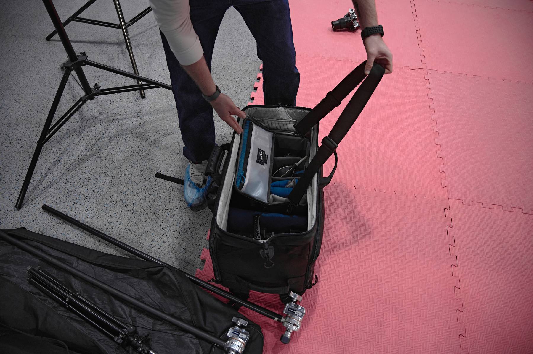 Обзор Tenba Cineluxe Backpack 24 - большой рюкзак для операторов и фотографов